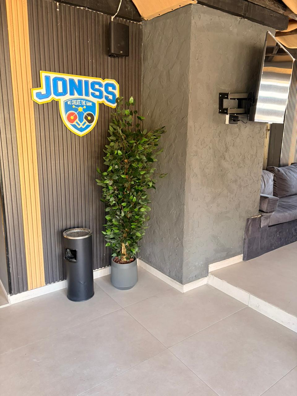 Indoor Corner Space | Joniss Center