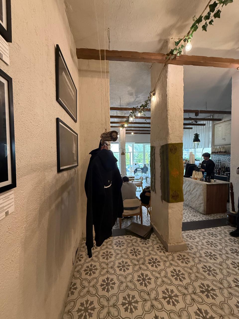 The Unconventional Indoor Space| Sina Coffee House