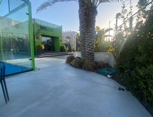 Outdoor Space at the entrance | We Padel