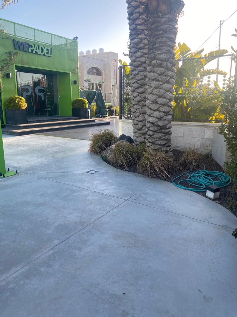 Outdoor Space at the entrance | We Padel